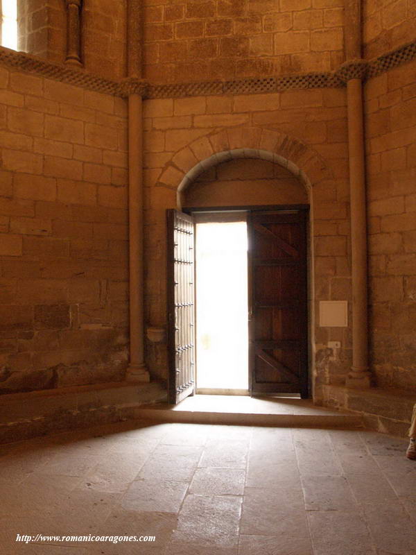 PUERTA, INTERIOR